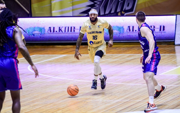 Будивельник сыграет с Черкасскими Мавпами в финале Кубка Украины