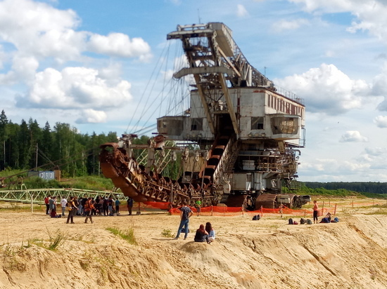 Исполинский экскаватор времен СССР: чудо размером с дом распилили